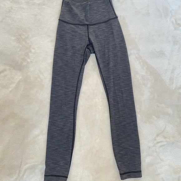 Wunder Under Heathered Gray Size 2 lululemon - Picture 2 of 5
